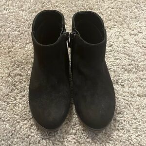 Toddler/kids size 9 black boot/shoe with zipper